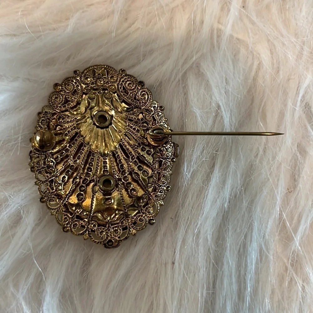 VINTAGE cameo brooch pin gold tone rhinestone painted porcelain Victorian couple